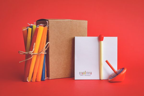 מארז חנוכה חברתי וצבעוני