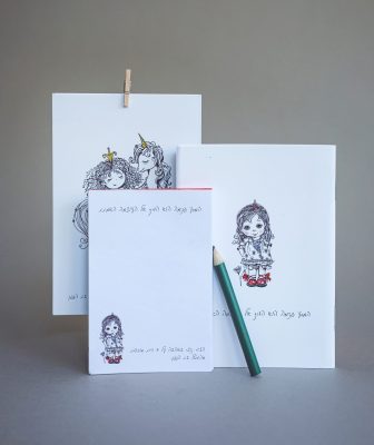 סט כתיבה חברתי - מאויר על ידי נשים יוצרות